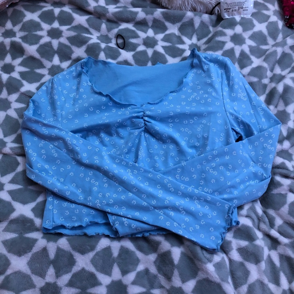 RARE long sleeve blue scrunched top